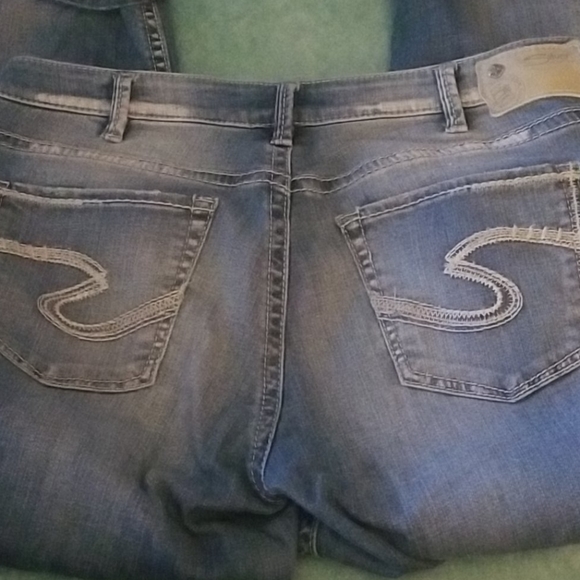 Silver Suki capri Jeans in a 32/22.5.... - Picture 1 of 8
